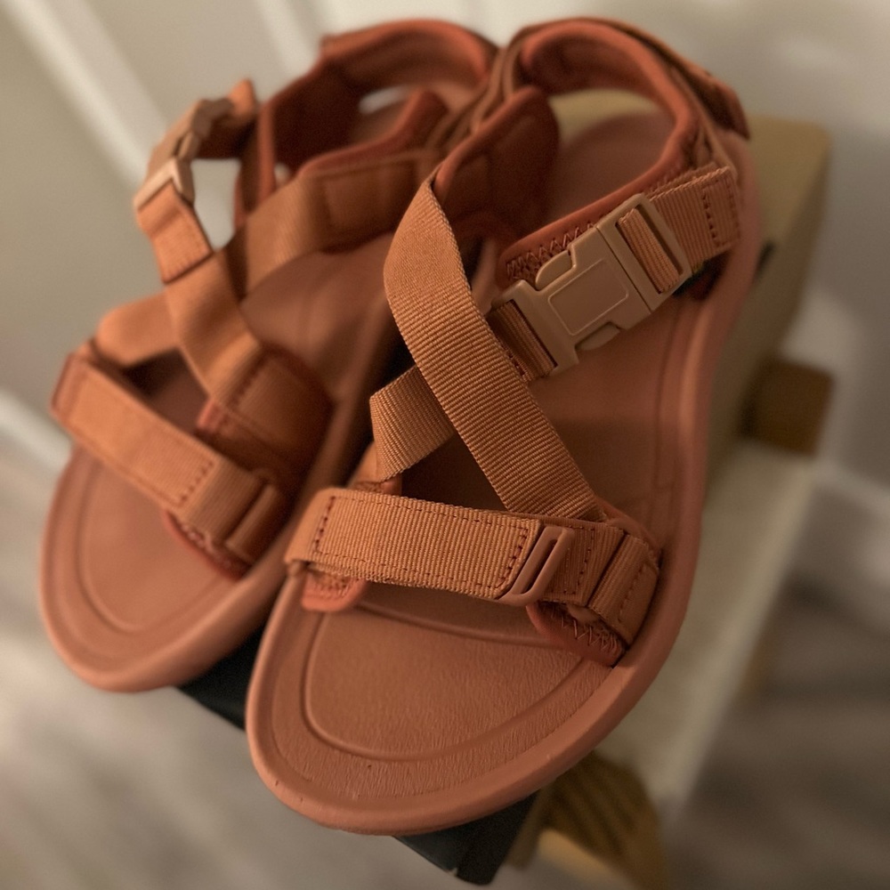 Teva pink Hurricane Verge - Women’s 8